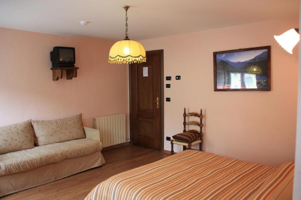 Hotel Bellevue Gignod Room photo